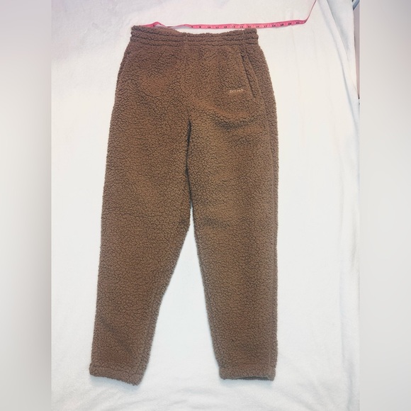SKIMS Teddy Sherpa Fleece Jogger Pants, Desert Tan Brown, Medium M, Cozy & Warm - Picture 7 of 9